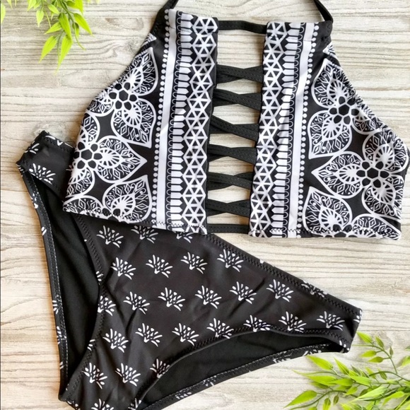 Black & White Bikini Set - Picture 2 of 2